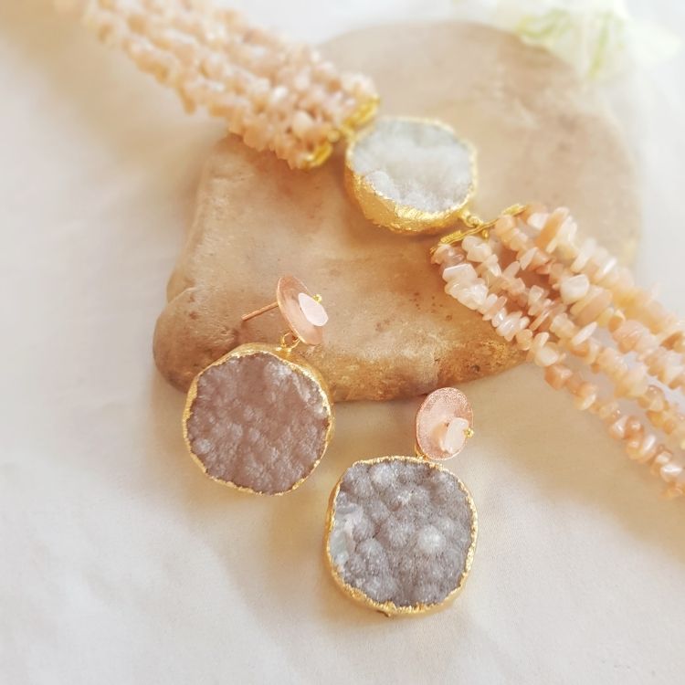 Blushed Sandstone Shine Choker Set